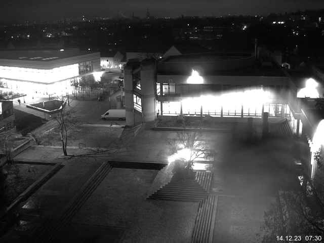 Foto der Webcam: Verwaltungsgebäude, Innenhof mit Audimax, Hörsaal-Gebäude 1