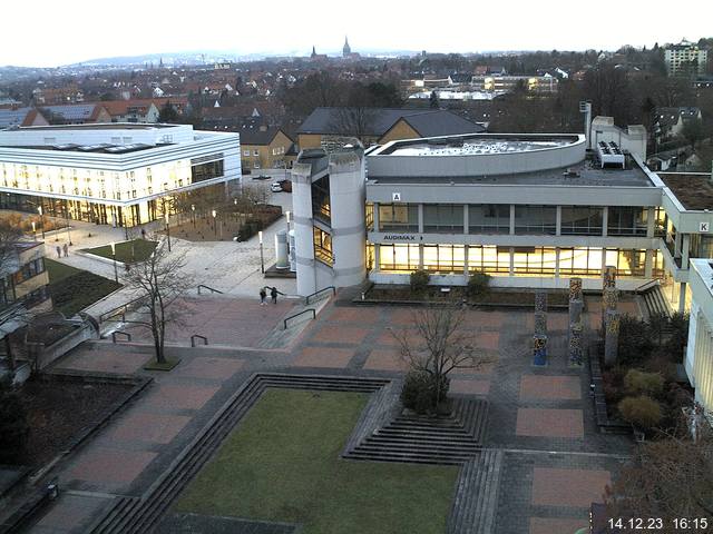 Foto der Webcam: Verwaltungsgebäude, Innenhof mit Audimax, Hörsaal-Gebäude 1