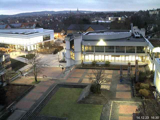 Foto der Webcam: Verwaltungsgebäude, Innenhof mit Audimax, Hörsaal-Gebäude 1