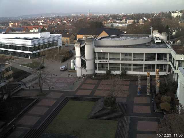 Foto der Webcam: Verwaltungsgebäude, Innenhof mit Audimax, Hörsaal-Gebäude 1