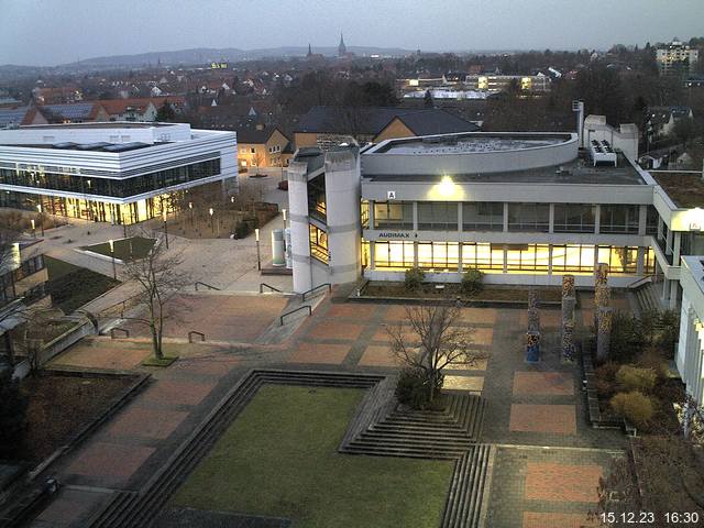 Foto der Webcam: Verwaltungsgebäude, Innenhof mit Audimax, Hörsaal-Gebäude 1