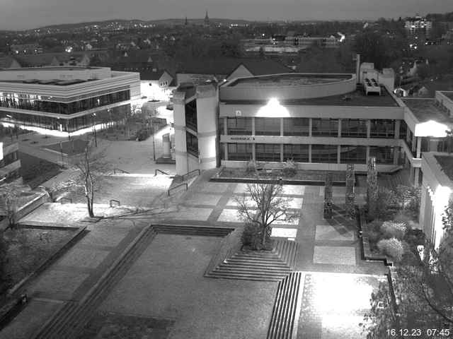 Foto der Webcam: Verwaltungsgebäude, Innenhof mit Audimax, Hörsaal-Gebäude 1