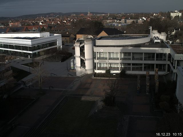 Foto der Webcam: Verwaltungsgebäude, Innenhof mit Audimax, Hörsaal-Gebäude 1