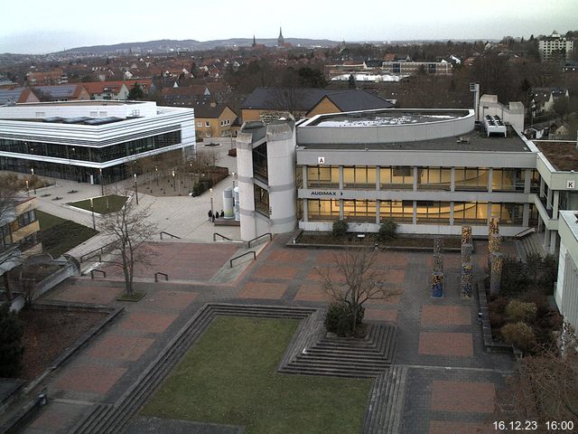 Foto der Webcam: Verwaltungsgebäude, Innenhof mit Audimax, Hörsaal-Gebäude 1