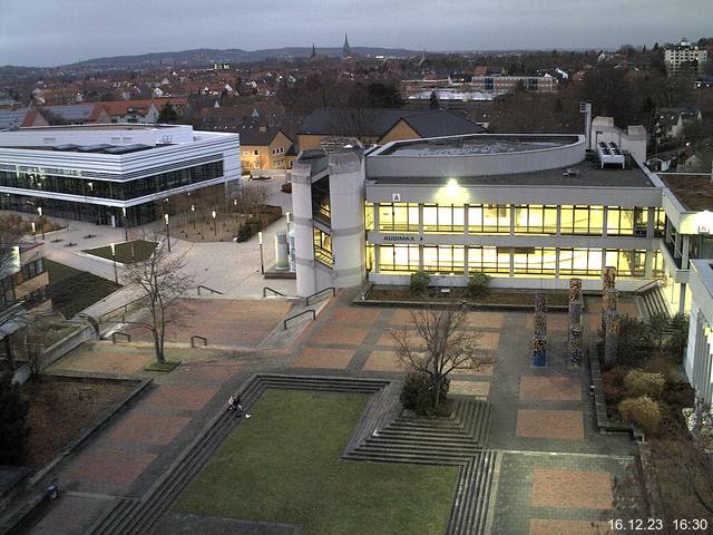 Foto der Webcam: Verwaltungsgebäude, Innenhof mit Audimax, Hörsaal-Gebäude 1