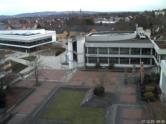 Foto der Webcam: Verwaltungsgebäude, Innenhof mit Audimax, Hörsaal-Gebäude 1