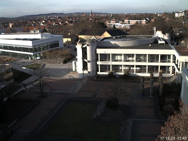 Foto der Webcam: Verwaltungsgebäude, Innenhof mit Audimax, Hörsaal-Gebäude 1