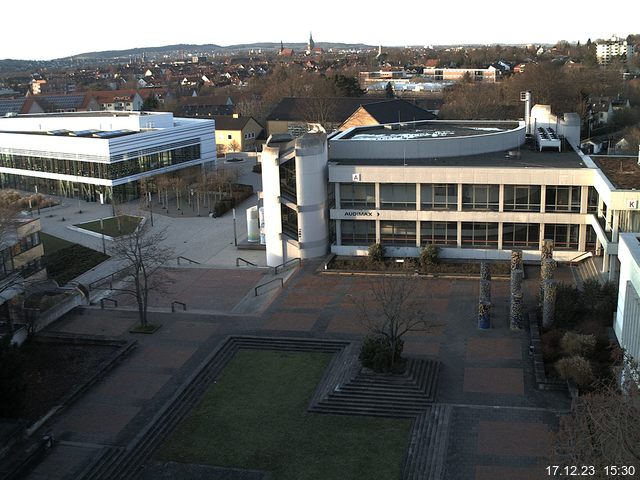 Foto der Webcam: Verwaltungsgebäude, Innenhof mit Audimax, Hörsaal-Gebäude 1