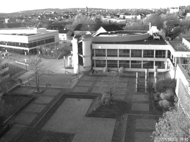 Foto der Webcam: Verwaltungsgebäude, Innenhof mit Audimax, Hörsaal-Gebäude 1