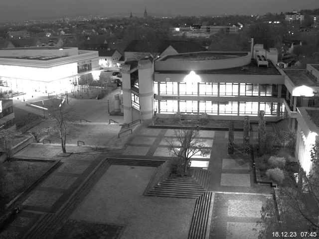 Foto der Webcam: Verwaltungsgebäude, Innenhof mit Audimax, Hörsaal-Gebäude 1