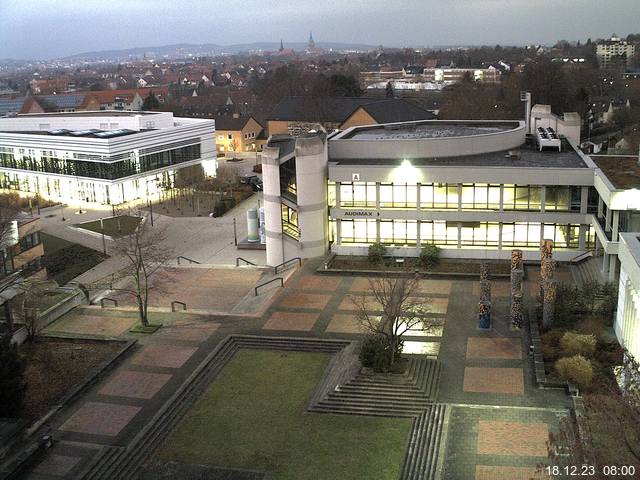 Foto der Webcam: Verwaltungsgebäude, Innenhof mit Audimax, Hörsaal-Gebäude 1