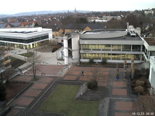 Foto der Webcam: Verwaltungsgebäude, Innenhof mit Audimax, Hörsaal-Gebäude 1