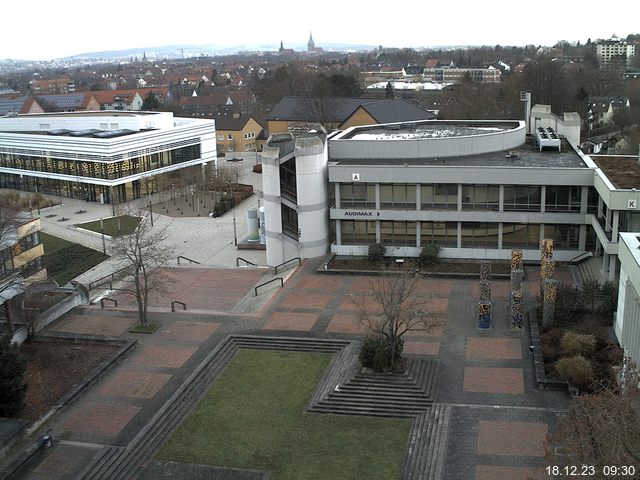 Foto der Webcam: Verwaltungsgebäude, Innenhof mit Audimax, Hörsaal-Gebäude 1