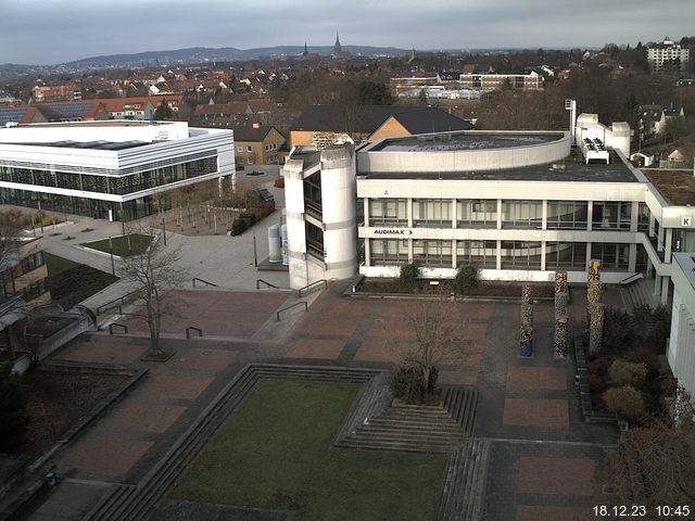 Foto der Webcam: Verwaltungsgebäude, Innenhof mit Audimax, Hörsaal-Gebäude 1