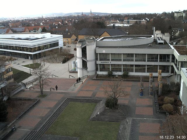 Foto der Webcam: Verwaltungsgebäude, Innenhof mit Audimax, Hörsaal-Gebäude 1