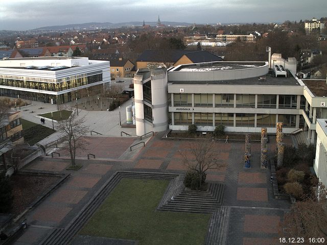 Foto der Webcam: Verwaltungsgebäude, Innenhof mit Audimax, Hörsaal-Gebäude 1