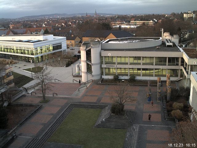 Foto der Webcam: Verwaltungsgebäude, Innenhof mit Audimax, Hörsaal-Gebäude 1