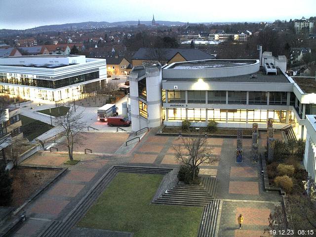 Foto der Webcam: Verwaltungsgebäude, Innenhof mit Audimax, Hörsaal-Gebäude 1