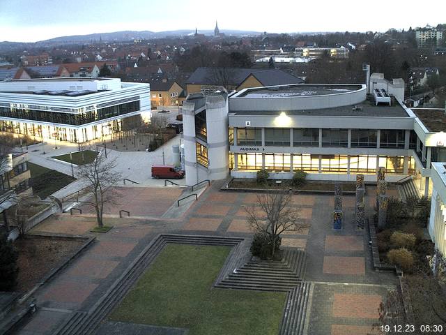 Foto der Webcam: Verwaltungsgebäude, Innenhof mit Audimax, Hörsaal-Gebäude 1