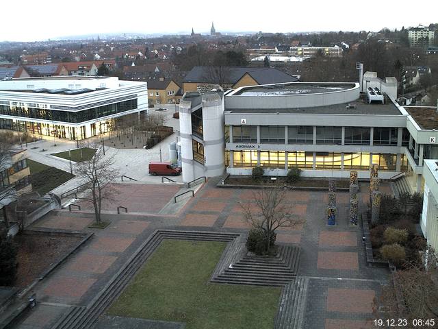 Foto der Webcam: Verwaltungsgebäude, Innenhof mit Audimax, Hörsaal-Gebäude 1