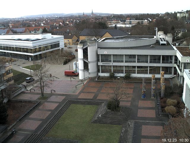 Foto der Webcam: Verwaltungsgebäude, Innenhof mit Audimax, Hörsaal-Gebäude 1