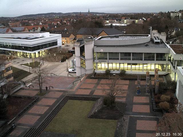 Foto der Webcam: Verwaltungsgebäude, Innenhof mit Audimax, Hörsaal-Gebäude 1