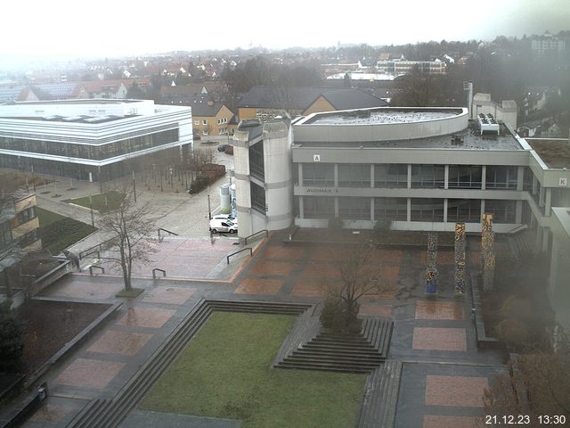 Foto der Webcam: Verwaltungsgebäude, Innenhof mit Audimax, Hörsaal-Gebäude 1