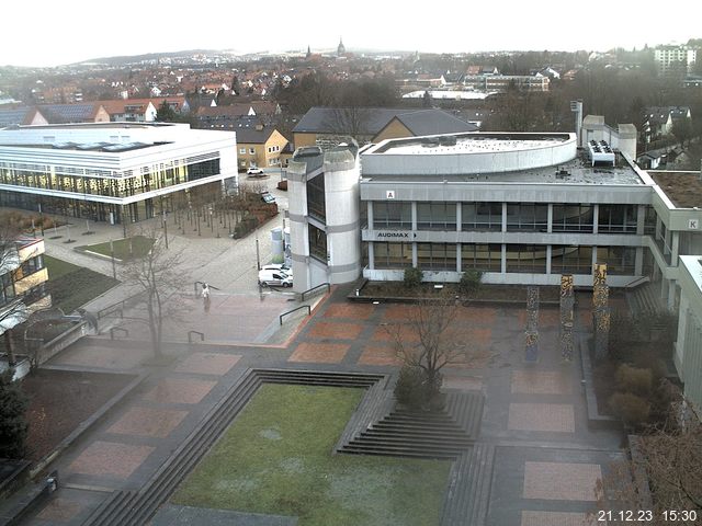 Foto der Webcam: Verwaltungsgebäude, Innenhof mit Audimax, Hörsaal-Gebäude 1