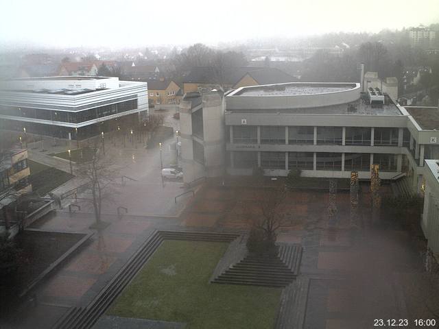 Foto der Webcam: Verwaltungsgebäude, Innenhof mit Audimax, Hörsaal-Gebäude 1