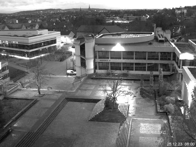 Foto der Webcam: Verwaltungsgebäude, Innenhof mit Audimax, Hörsaal-Gebäude 1