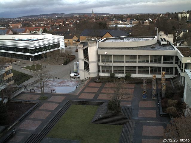 Foto der Webcam: Verwaltungsgebäude, Innenhof mit Audimax, Hörsaal-Gebäude 1