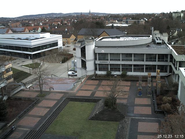 Foto der Webcam: Verwaltungsgebäude, Innenhof mit Audimax, Hörsaal-Gebäude 1