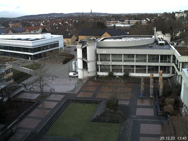 Foto der Webcam: Verwaltungsgebäude, Innenhof mit Audimax, Hörsaal-Gebäude 1