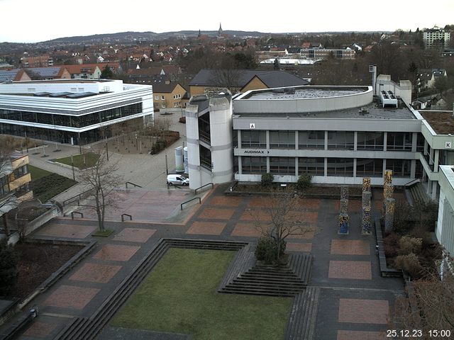 Foto der Webcam: Verwaltungsgebäude, Innenhof mit Audimax, Hörsaal-Gebäude 1