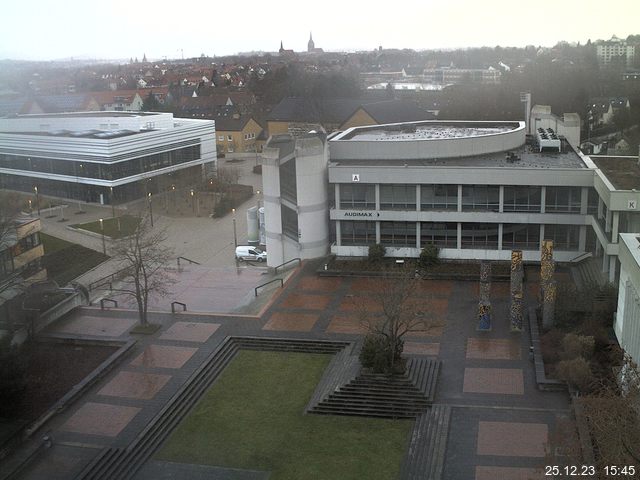 Foto der Webcam: Verwaltungsgebäude, Innenhof mit Audimax, Hörsaal-Gebäude 1