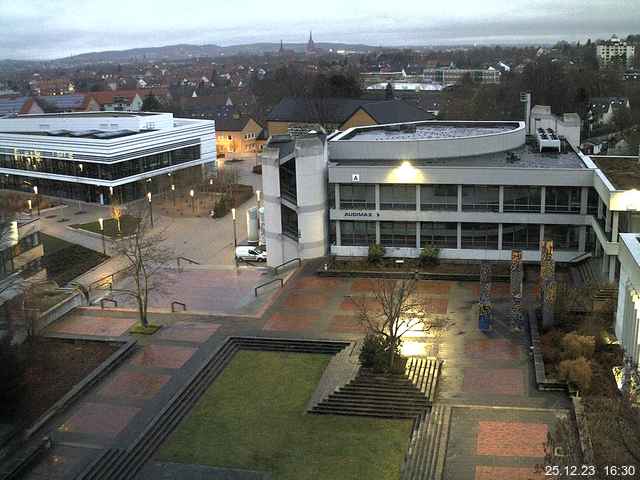 Foto der Webcam: Verwaltungsgebäude, Innenhof mit Audimax, Hörsaal-Gebäude 1