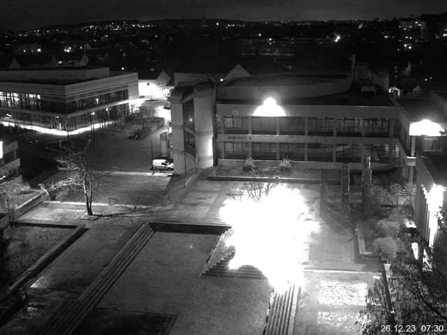 Foto der Webcam: Verwaltungsgebäude, Innenhof mit Audimax, Hörsaal-Gebäude 1