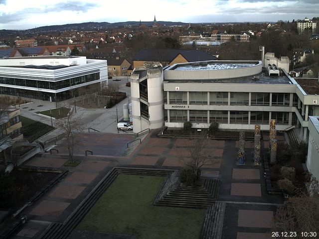 Foto der Webcam: Verwaltungsgebäude, Innenhof mit Audimax, Hörsaal-Gebäude 1