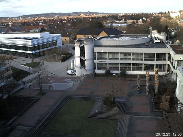 Foto der Webcam: Verwaltungsgebäude, Innenhof mit Audimax, Hörsaal-Gebäude 1