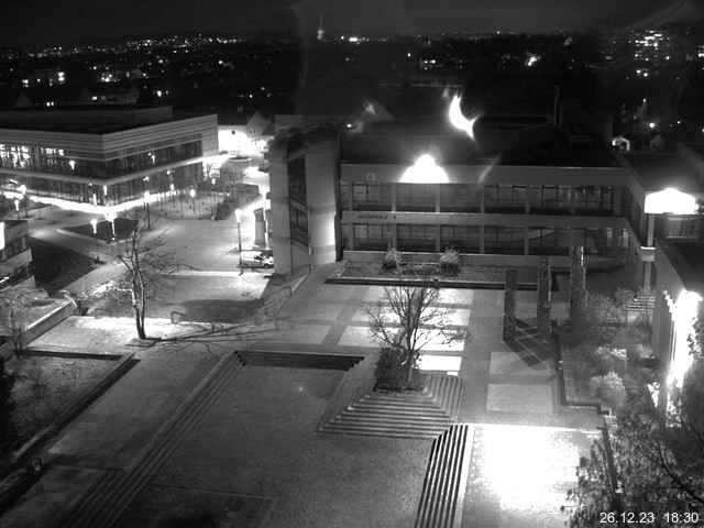 Foto der Webcam: Verwaltungsgebäude, Innenhof mit Audimax, Hörsaal-Gebäude 1