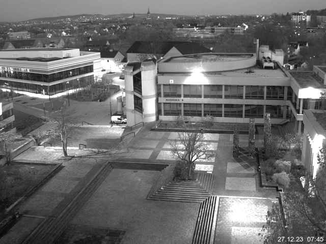 Foto der Webcam: Verwaltungsgebäude, Innenhof mit Audimax, Hörsaal-Gebäude 1