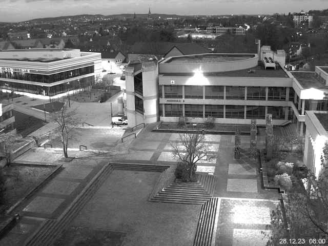 Foto der Webcam: Verwaltungsgebäude, Innenhof mit Audimax, Hörsaal-Gebäude 1