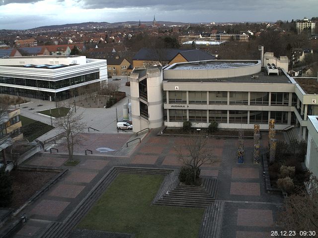 Foto der Webcam: Verwaltungsgebäude, Innenhof mit Audimax, Hörsaal-Gebäude 1