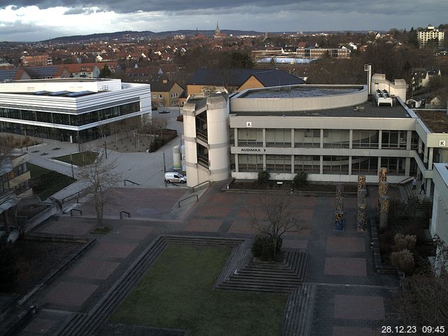 Foto der Webcam: Verwaltungsgebäude, Innenhof mit Audimax, Hörsaal-Gebäude 1