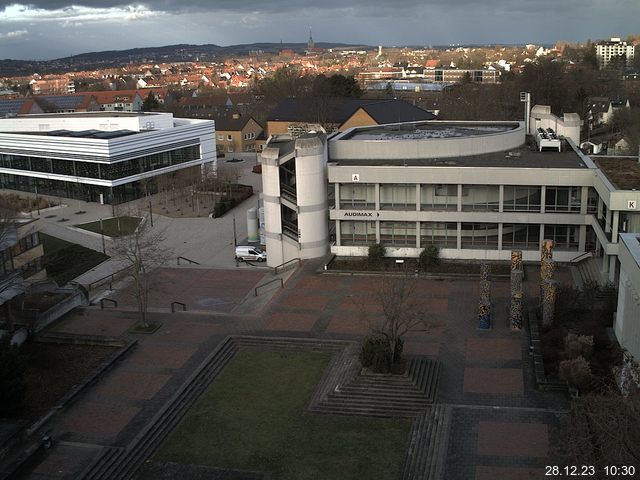 Foto der Webcam: Verwaltungsgebäude, Innenhof mit Audimax, Hörsaal-Gebäude 1