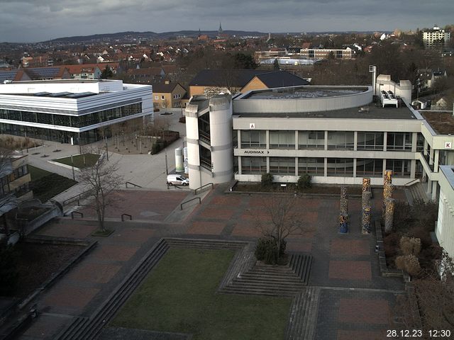 Foto der Webcam: Verwaltungsgebäude, Innenhof mit Audimax, Hörsaal-Gebäude 1