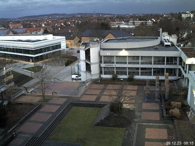 Foto der Webcam: Verwaltungsgebäude, Innenhof mit Audimax, Hörsaal-Gebäude 1