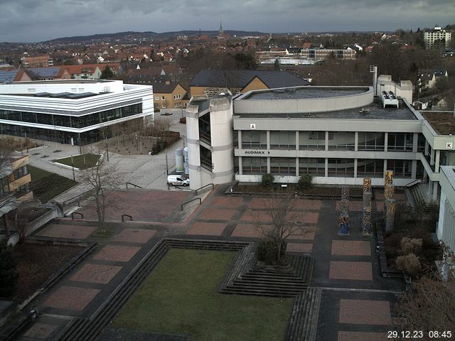 Foto der Webcam: Verwaltungsgebäude, Innenhof mit Audimax, Hörsaal-Gebäude 1