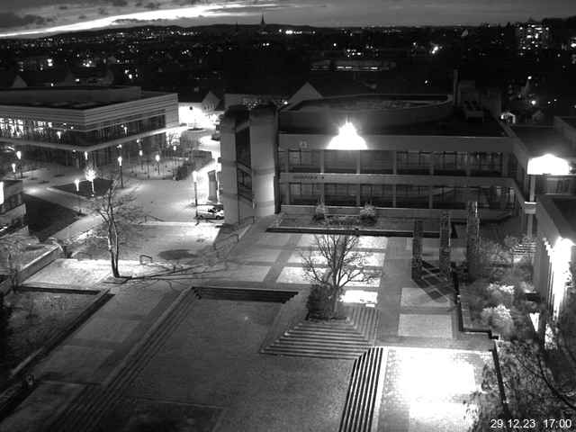 Foto der Webcam: Verwaltungsgebäude, Innenhof mit Audimax, Hörsaal-Gebäude 1