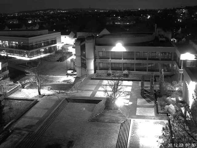 Foto der Webcam: Verwaltungsgebäude, Innenhof mit Audimax, Hörsaal-Gebäude 1